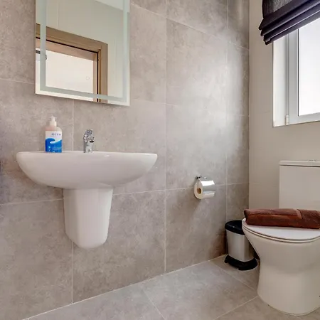 Urban Oasis 3br Duplex In A Prime Location Apartment