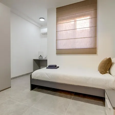 Urban Oasis 3br Duplex In A Prime Location شقة