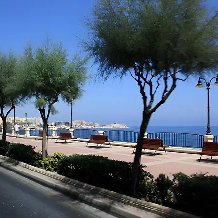 Urban Oasis 3br Duplex In A Prime Location San Ġwann